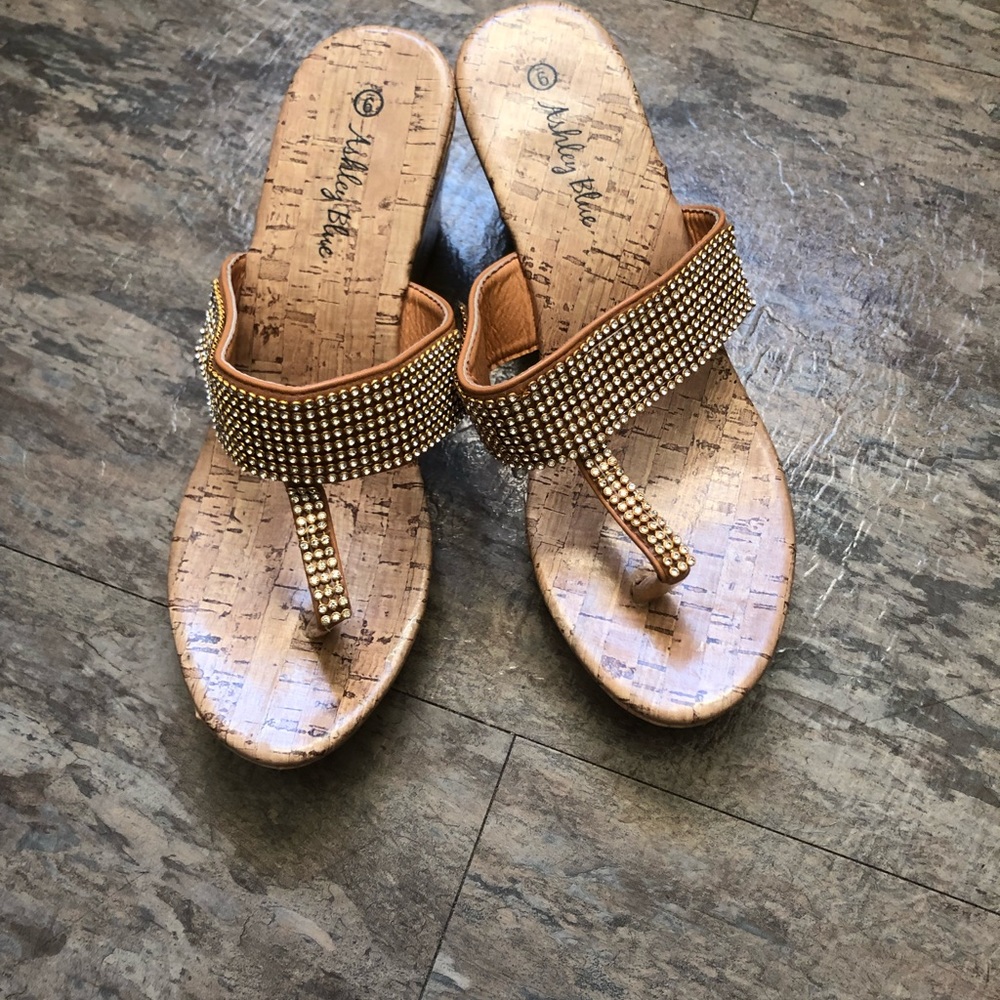 Cute Edged Sandals !